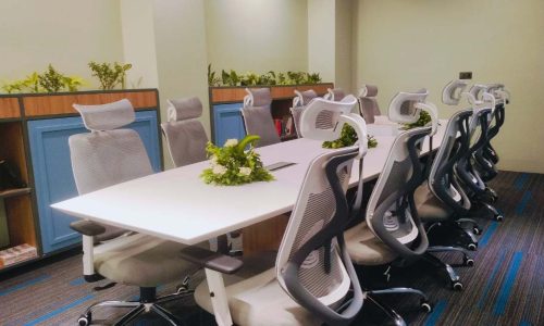 Office Layout Trends in Dubai: Open Plan, Hybrid, or Private Pods?